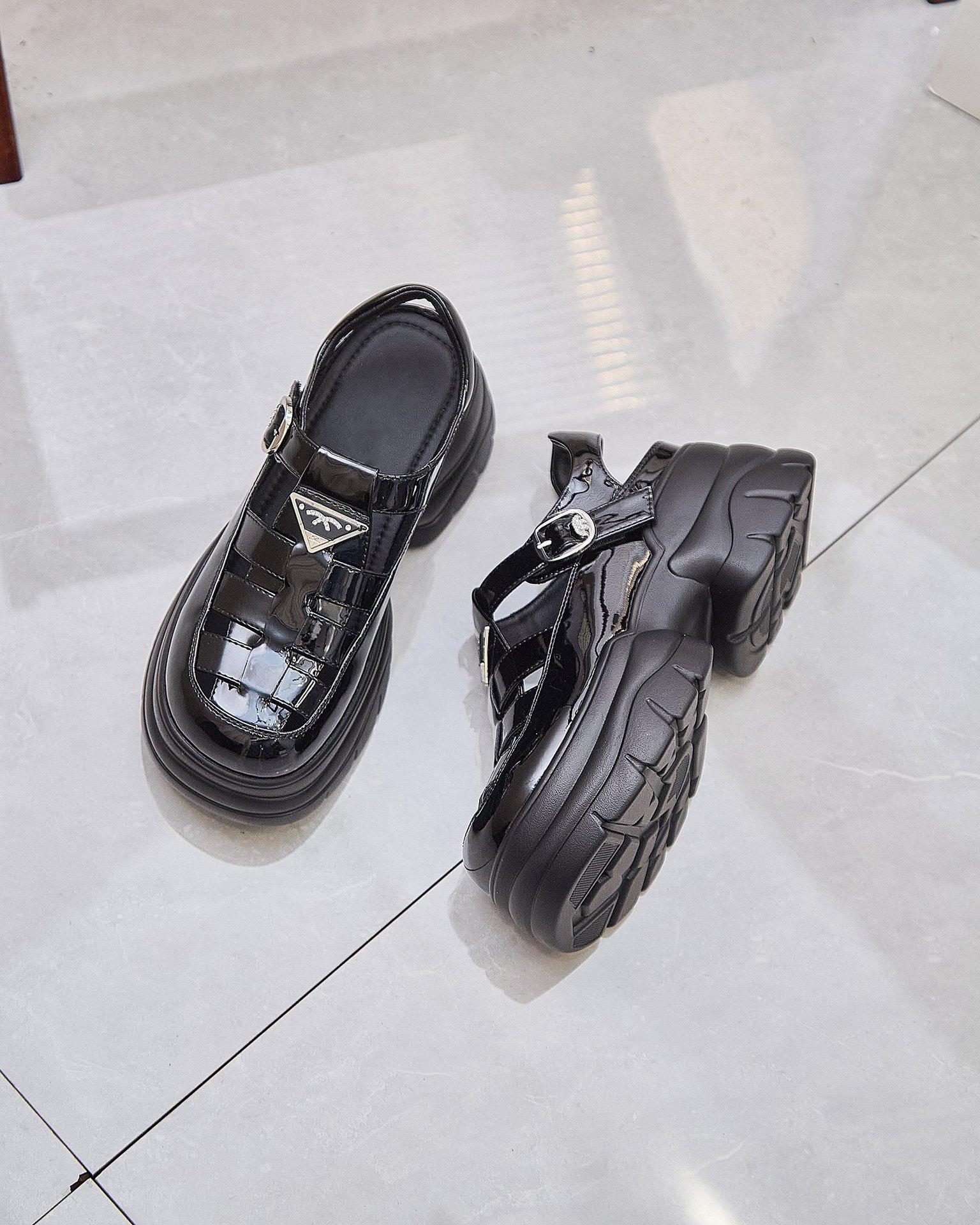 

Летние дышащие лоферы на толстой подошве, увеличивающие рост, с маленькой маффиновой подошвой, женские 2025, новая обувь, сандалии с закрытым носком 35