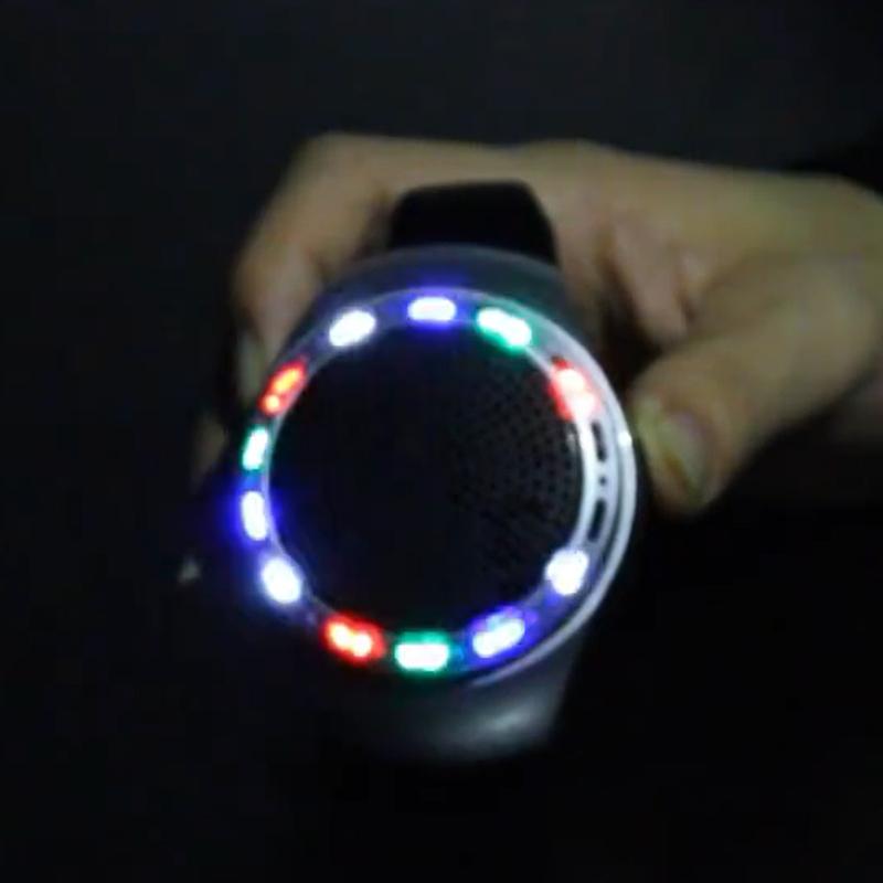 Reloj de Pulsera Altavoz Bluetooth con Radio FM Portátil para Deportes al Aire Libre Correr Wearable Mini Altavoz Subwoofer Inalámbrico