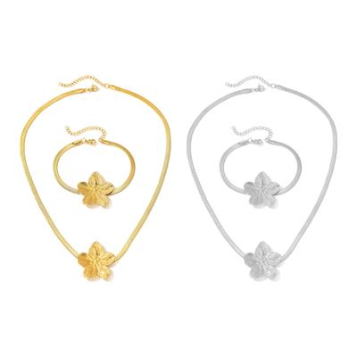 Ensemble de bijoux pendentif fleur vintage élégant pour femmes Collier et bracelet en acier inoxydable Parfait pour les occasions formelles
