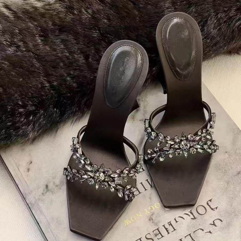 

Женские тапочки 2025 Лето Новые Квадратный носок Женский дизайн Роскошные стразы Женские туфли на высоком каблуке Элегантные банкетные 34