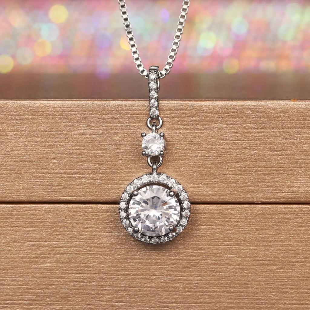 Elegant Women'S Droplet Pendant Necklace With Shiny Zircon Fashionable Luxury Jewelry Accessory For Any Occasion