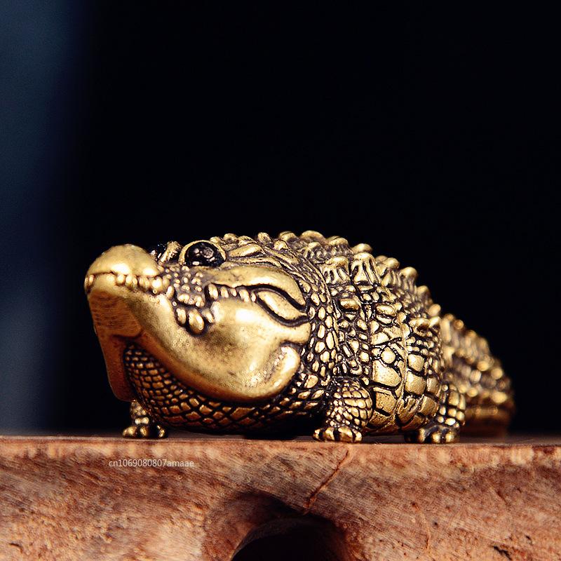 Handmade Brass Crocodile Statue Crafts Mini Cute Animal Sculpture Tea Pet Desktop Ornament Retro Lucky Home Decor for Gifts