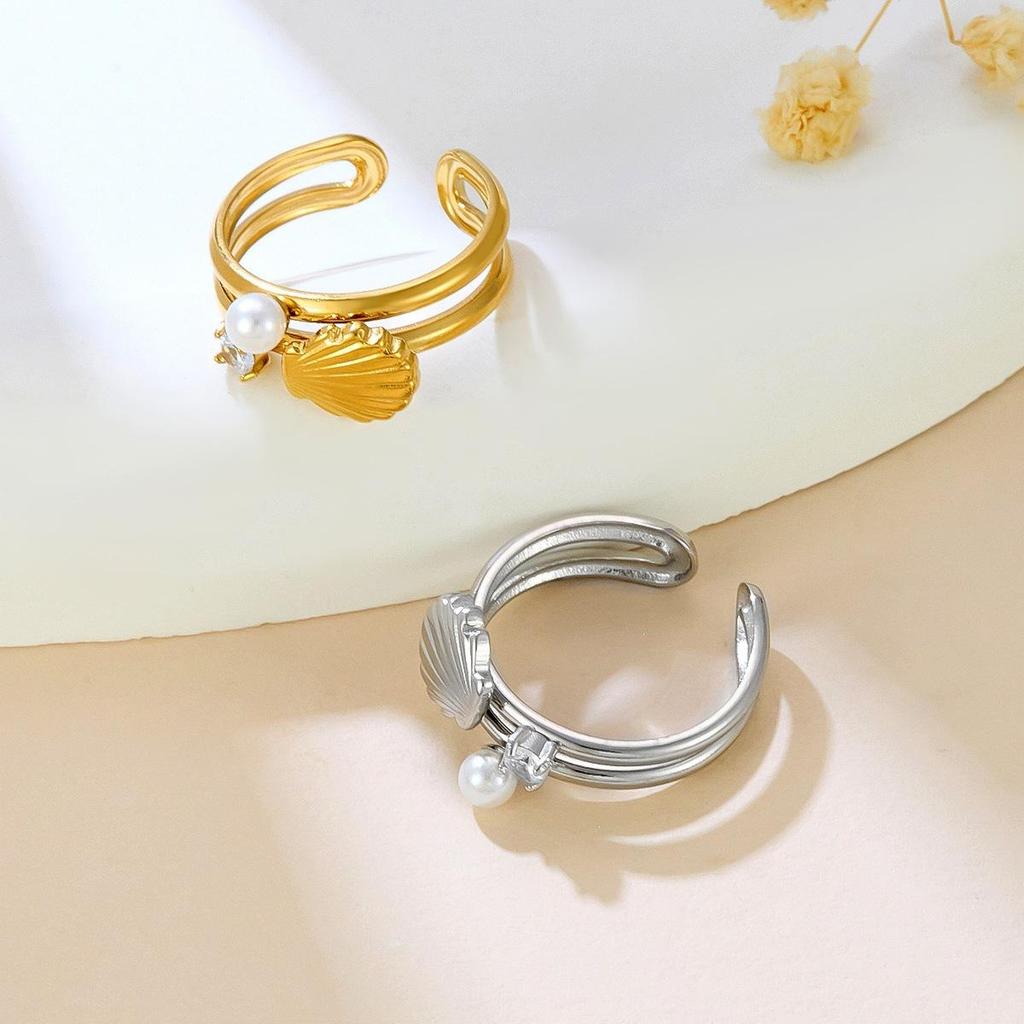 18K Gold-Plated Scallop Ring with Imitation Pearl and Metallic Finish