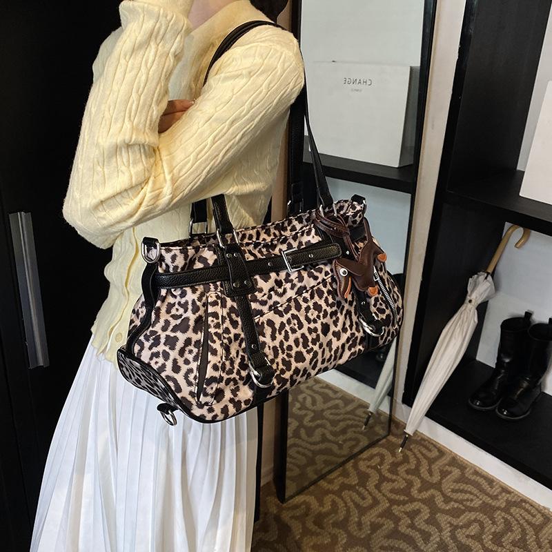 Niche Sweet and Cool Wind Bag 2025 New Large-capacity Simple and Versatile Commuter Bag Casual Shoulder Oblique Span Bag