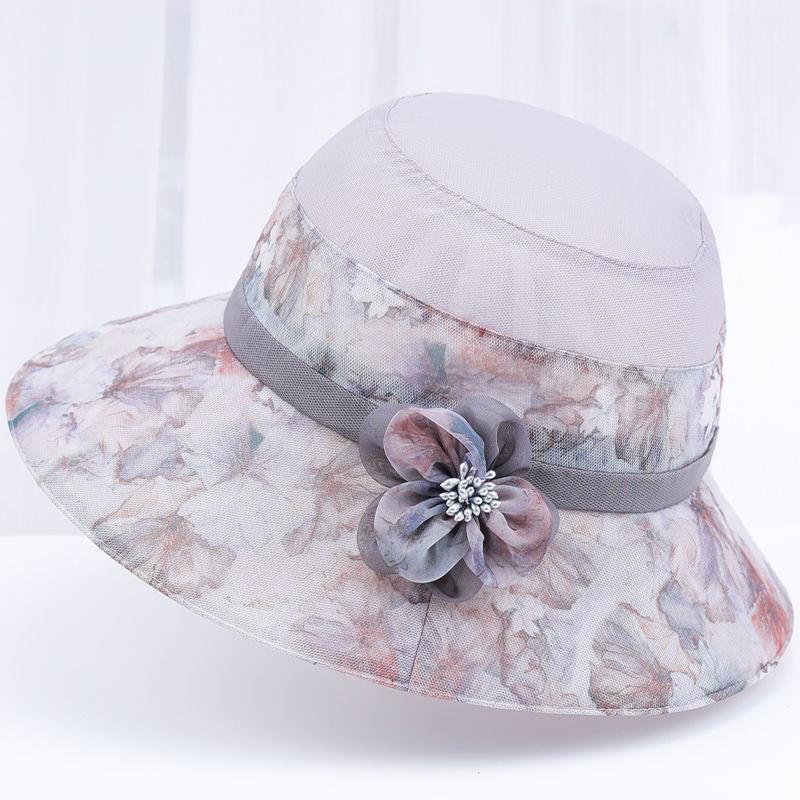 

Женская солнцезащитная шляпа с цветочным принтом и цветочным акцентом ручной работы, панама весна-лето для путешествий, защита от ультрафиолета, элегантный уличный аксессуар one size серый