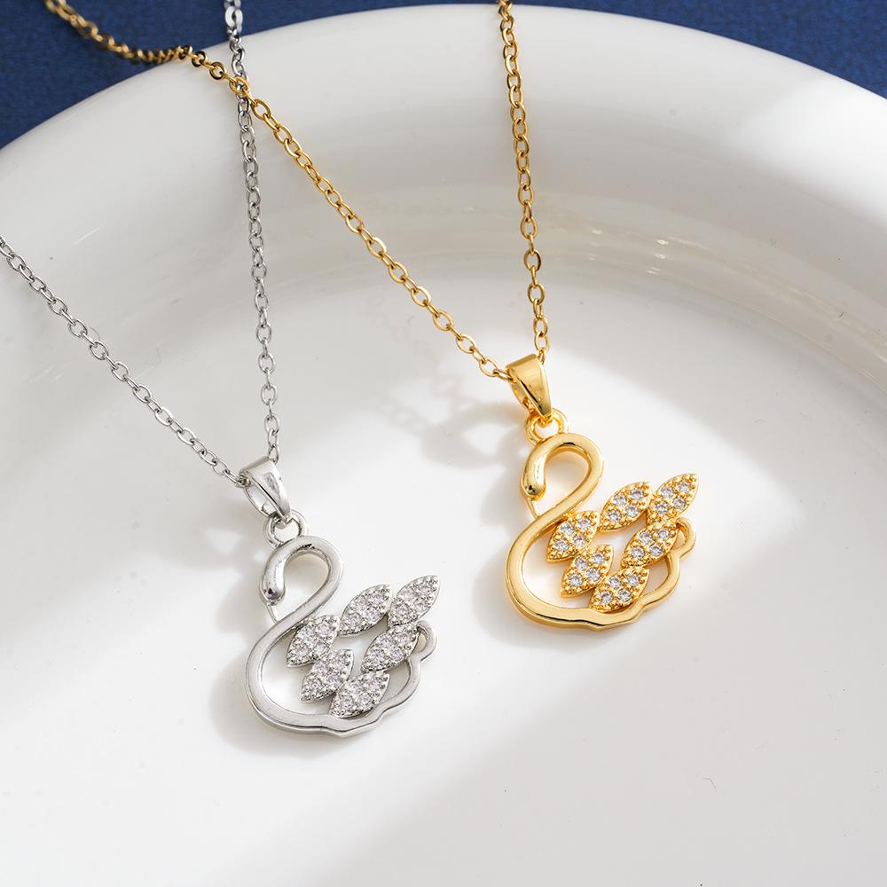 Collana Acciaio Titanio 2026: Lussuoso Zircone Pavone, Perfetto per la Festa della Mamma