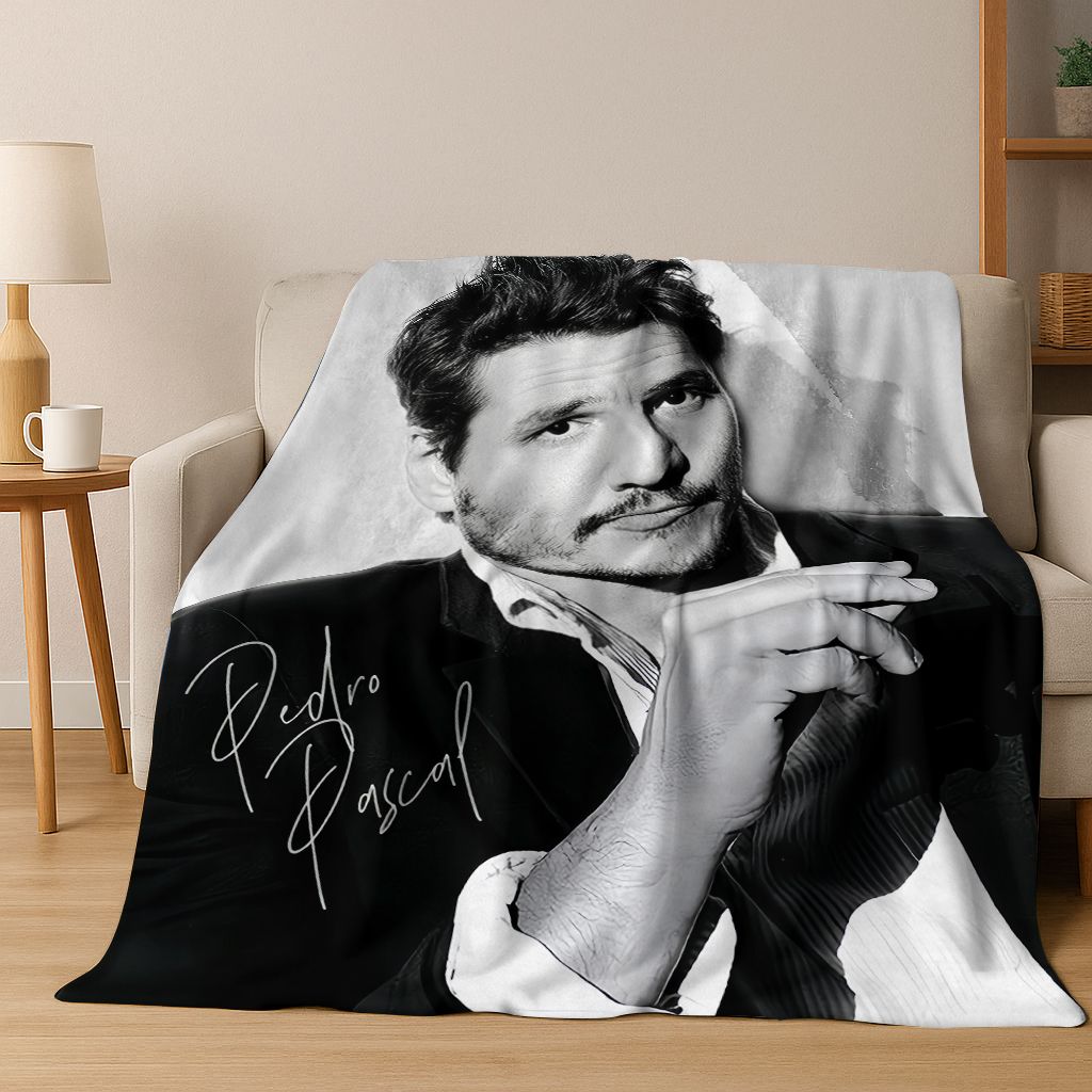 2025 Neue Pedro Pascal Schauspieler Star Kunst Flanelldecke, Gemütliche Weiche Überwurfdecke für Zuhause Schlafzimmer Bett Sofa Picknick Abdeckung Kinder Geschenk