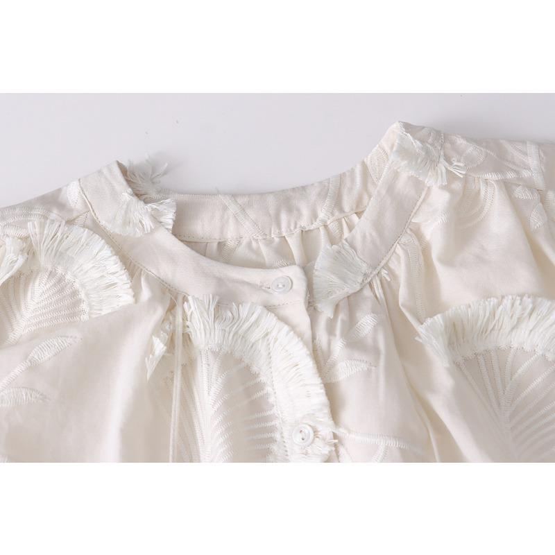 Vroubkovaná Zen trojrozměrná výšivka s kulatým výstřihem třásňová košile brzy na jaře