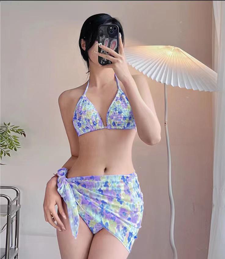 Geblümtes Plissee-Bikini mit Softcups für kleine Oberweite - Perfekt für Badeurlaube und heiße Quellen