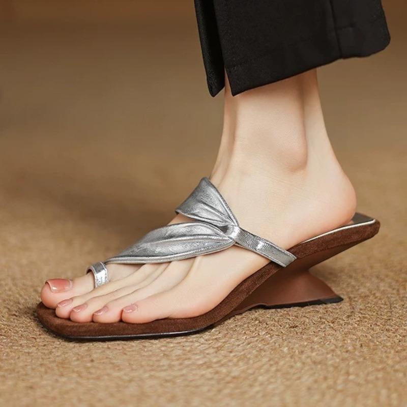 Mode Keilabsätze Damen Hausschuhe Designer Zehenstegschuhe Mittelhohe Absätze Mode Sandalen 2025 Neue Sommer Pumps Elegante Flip-Flops Kleid Zapatos