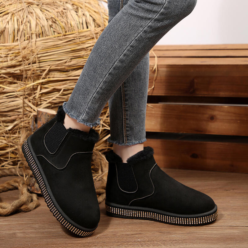 Fashion Punk Metal Rivet Decoration Snow Boots Women 2025 Winter Fashion Thick Bottom Furry Chelsea Boots Warm Short Plush Ankle Booties