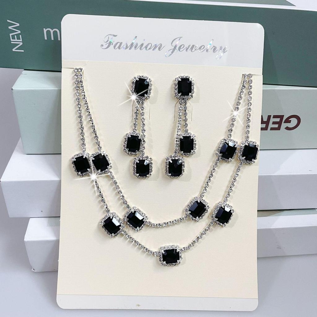 Emerald Clavicle Necklace with Rhinestone Water Drop Pendant - Luxury Jewelry