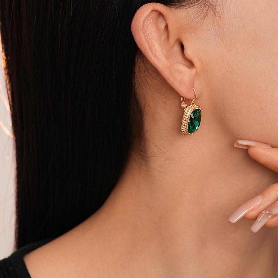 Retro Geometric Crystal Ear Cuff Earrings – Modern European & American Fashion, High-End Design for Women