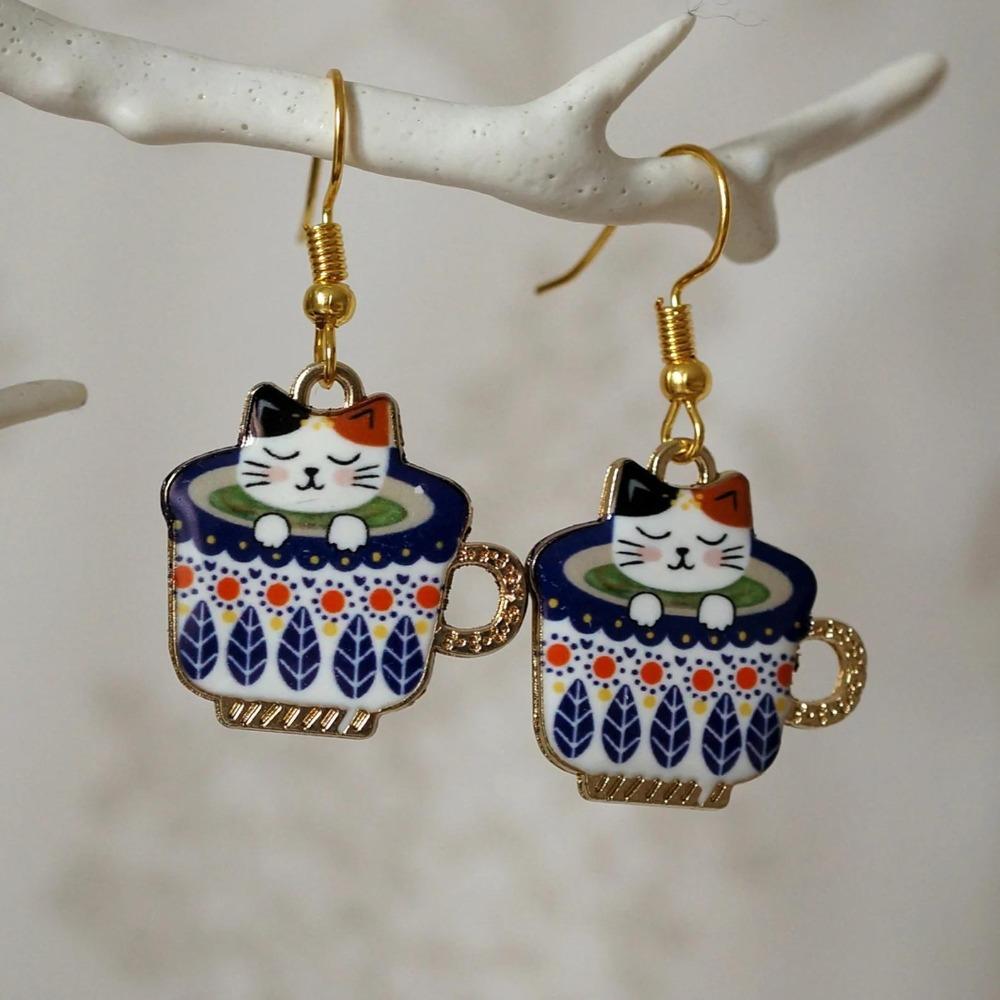 Creative Personality Colored Print Teacup Cat Animals Dangle Earrings for Women Men Cartoon Cute Kitten Jewelry Accessories Gift