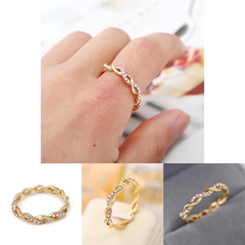 Premium Quality Gold Gemstone Anniversary Ring For Women With Classic Round Cut Design