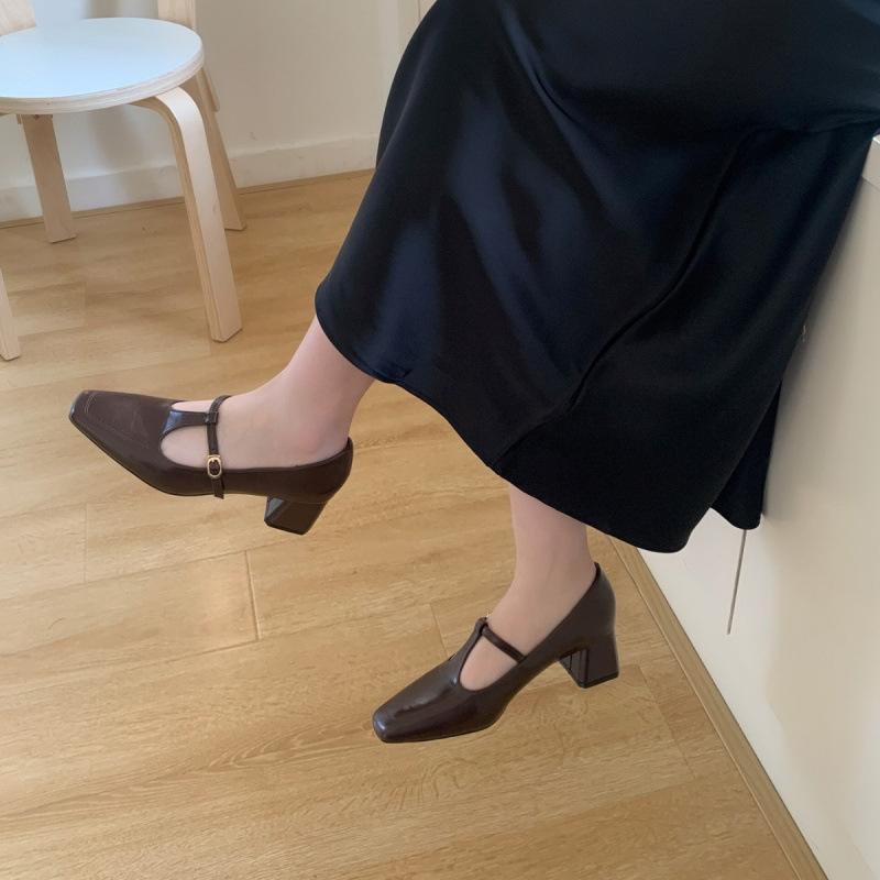 

French gentle single shoes female 2025 spring new Mary Jane thick heel evening shoes with skirt fairy style grandma shoes tide 39 темно-коричневого