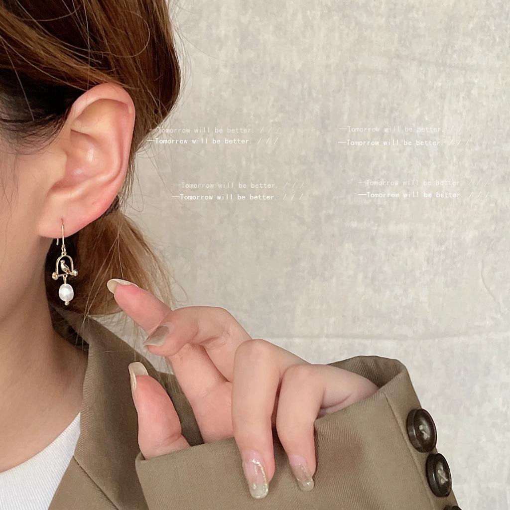 Female Palace Style Retro Bird Earrings