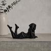 3D-gedruckte liegende Robenmädchen-Statue, Moderne minimalistische Kapuzenroben-Frauen-Schreibtischdekoration, Elegante Roben-Frauen-Skulptur Kunstgeschenk