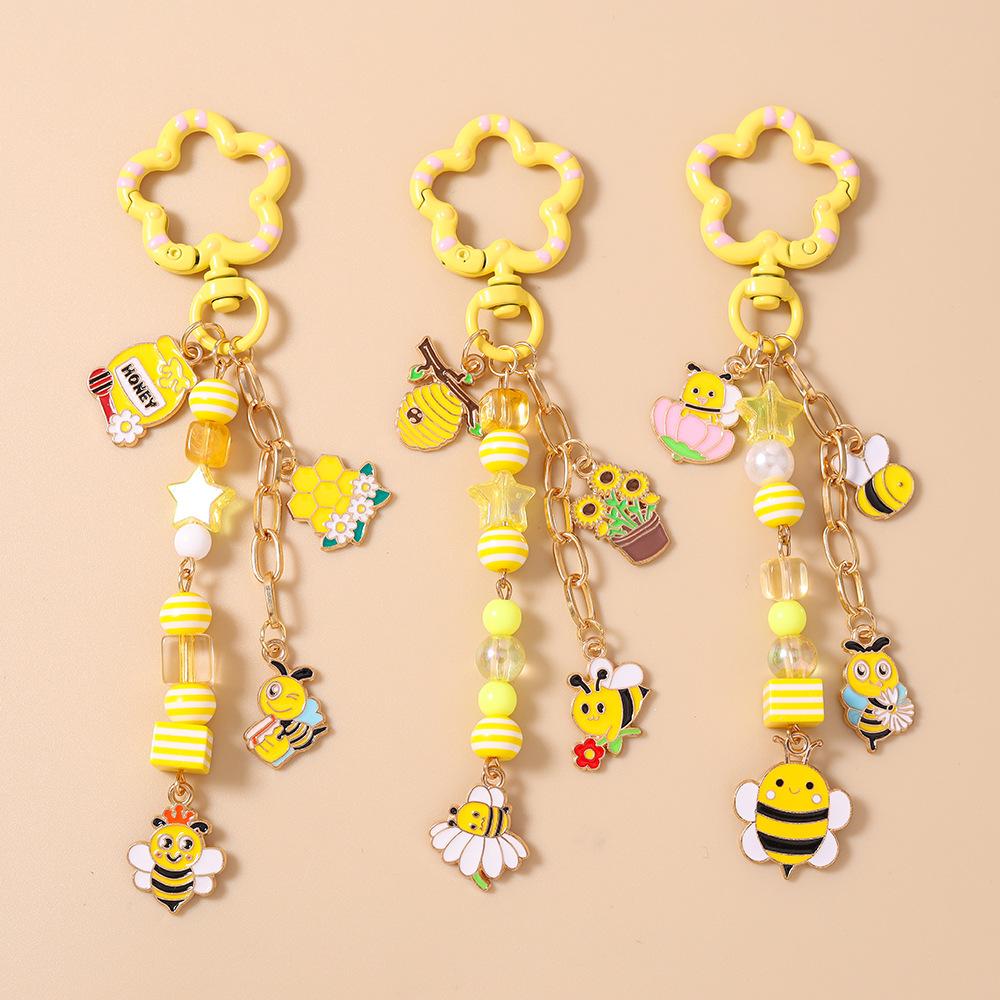 Cute Bee Flower Keychain Women Kawaii Honey Bee Enamel Charm Car Key Chain Bag Backpack Pendant Accessories Keyring Decoration