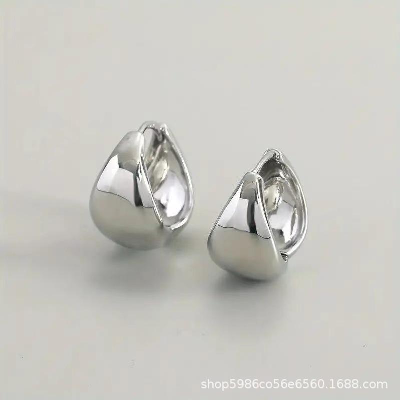 

Simple design water drop earrings women s light luxury versatile earrings ear buckles new plain ring European and American gold earrings