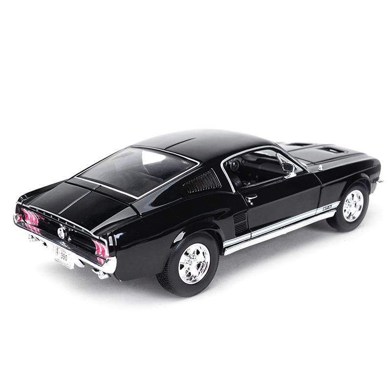 AJH1 Maisto 1:18 1967 Ford Mustang GTA Fastback Sports Car Static Simulation Die Cast Vehicles Collectible Model Car Toys