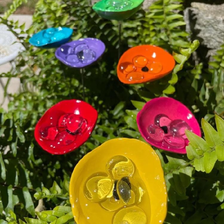 Bunte Bienen Tränke Tasse Miniatur Bestäuber Wasserquelle Pfahl für Außenbereiche und Wildtierschutz