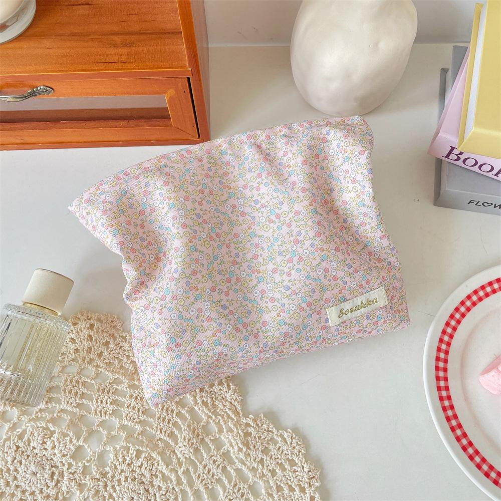 Korean Small Fresh Floral Makeup Bag - Large Capacity Travel Cosmetics Organizer