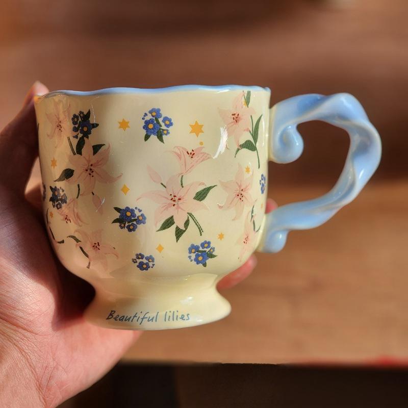 Small fresh retro floral mug