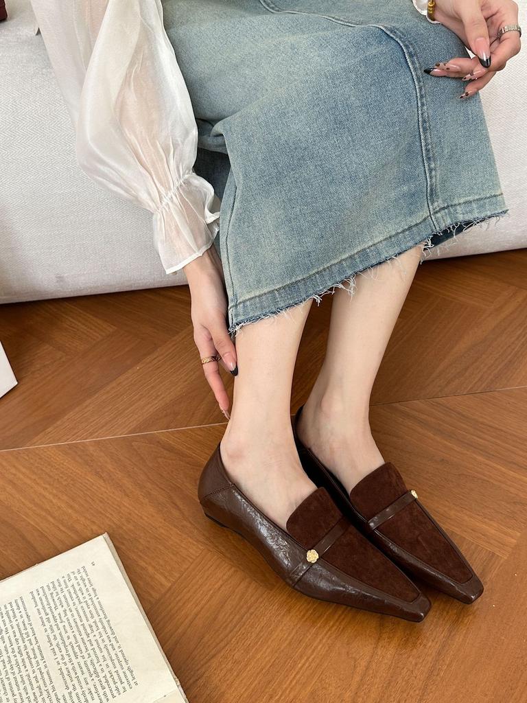 French retro single shoes women wear high-end pointed small leather shoes women's cream oilskin thick heel Mary Jane shoes women 2025