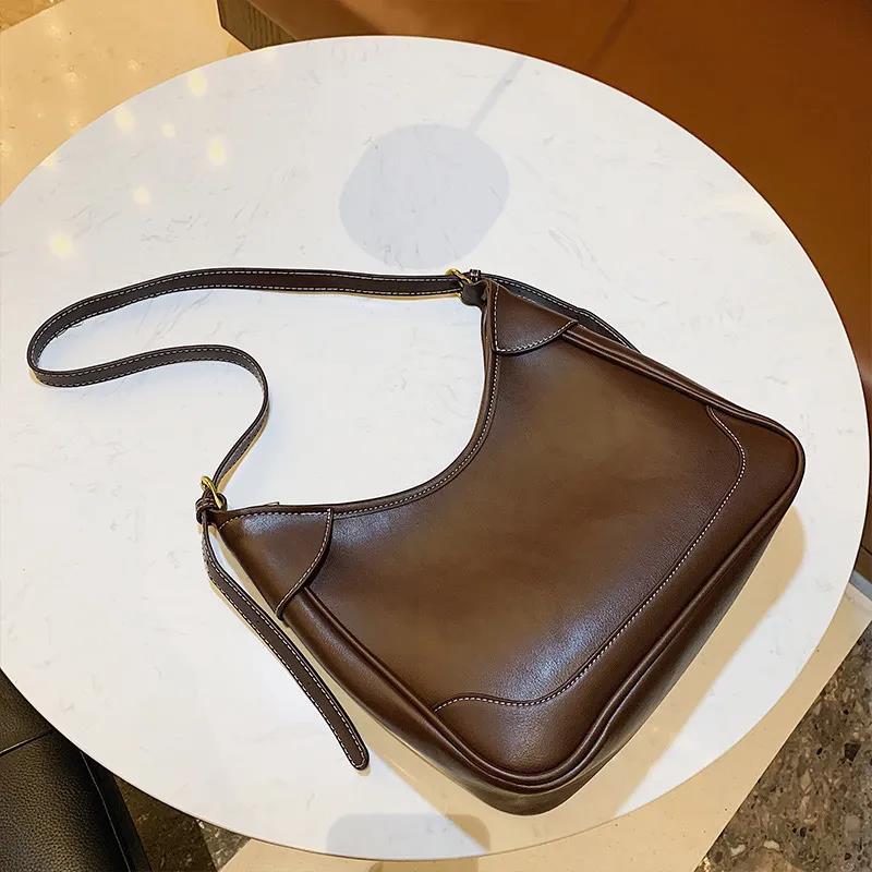 

Женская винтажная сумка на одно плечо, повседневная сумка большой емкости, однотонная, простая, универсальная, мягкая сумка из искусственной кожи 28*9*26cm коричневый