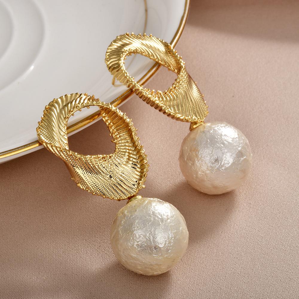 

2026 Vintage French Ribbon Stripe Pearl Earrings - Elegant Gold Plated Textured Cotton Pearl Drop Earrings for Women High-End Jewelry