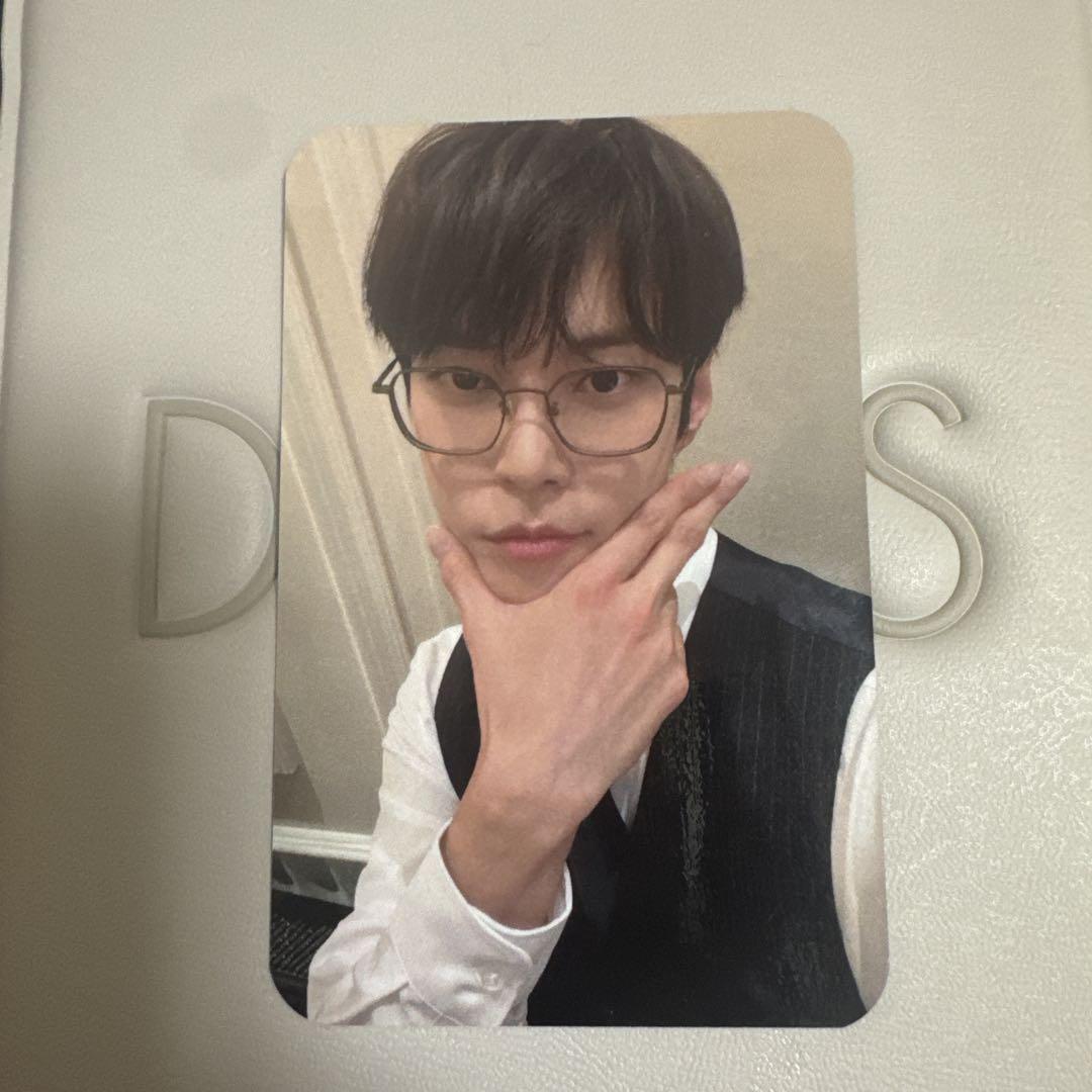 

[USED] Doyoung Singapore Trading Card VIP Benefits