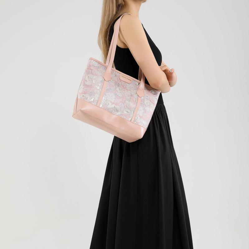 Fashionable Women's Large Capacity Tote Bag Chic Street Style Perfect For Daily Commuting