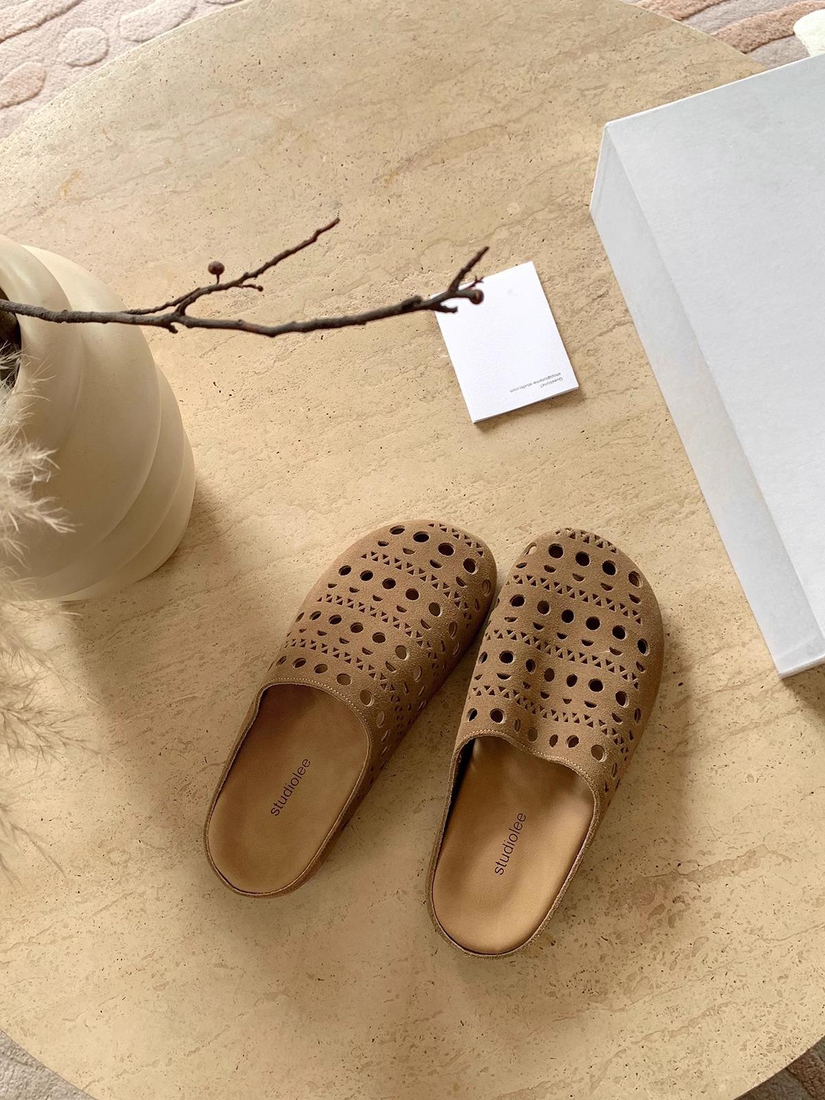 

Натуральная коровья кожа матовая ажурная резная сумка голова полушлепанцы женские летние толстоподошвенные хлебные крутые шлепанцы 39