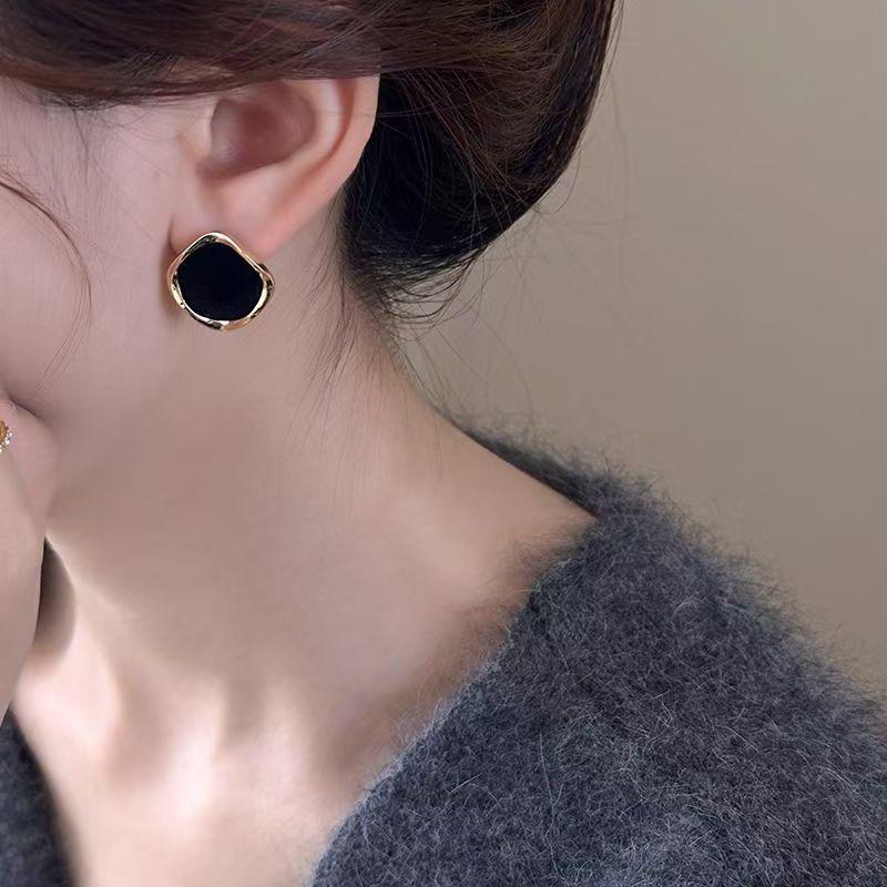 

2025 Autumn/Winter Leopard Print Retro Square Earrings for Women - High-End Luxury Style