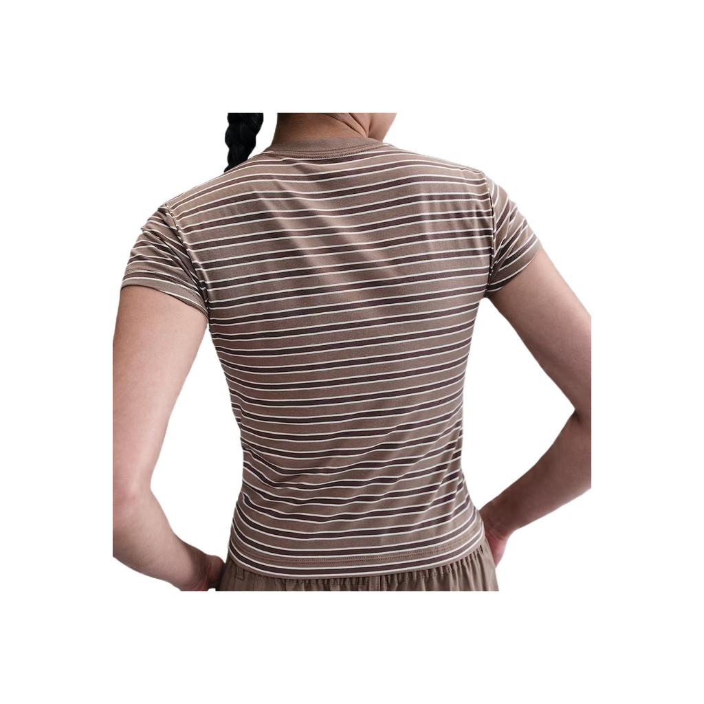 Nike Odzież sportowa Chill Knit Wygodna Modna Wszechstronna Jednolity kolor Paski Krótki rękaw Regularny T-shirt Damskie Topy Kolor norek Brązowy HF9525-233
