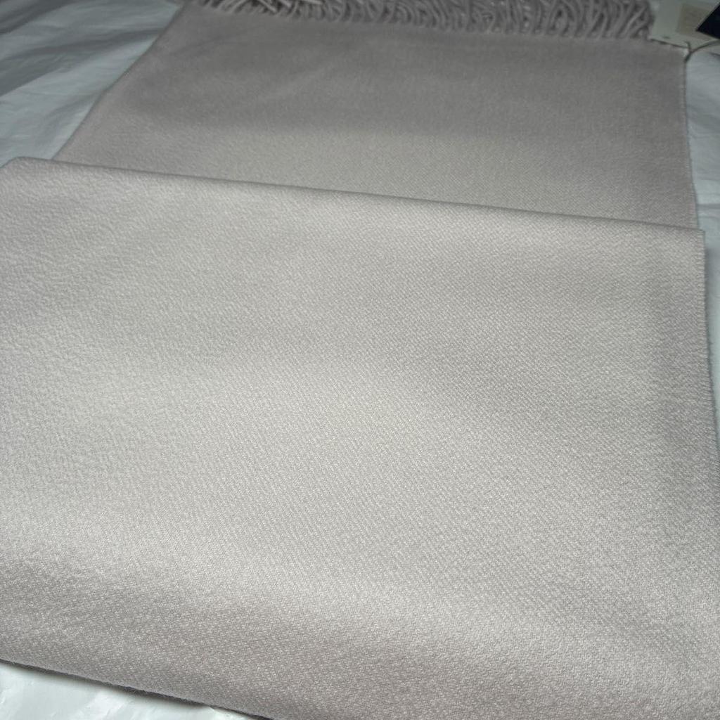 Used New Johnstons 100% Cashmere Large Stole Light Grey Snow