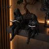 Dreidimensionale Gotische Statue Dark Fantasy Lese-Figur Geheimnisvolle Kapuzenfigur Skulptur Schreibtischdekoration Harz Sitzender Sensenmann für