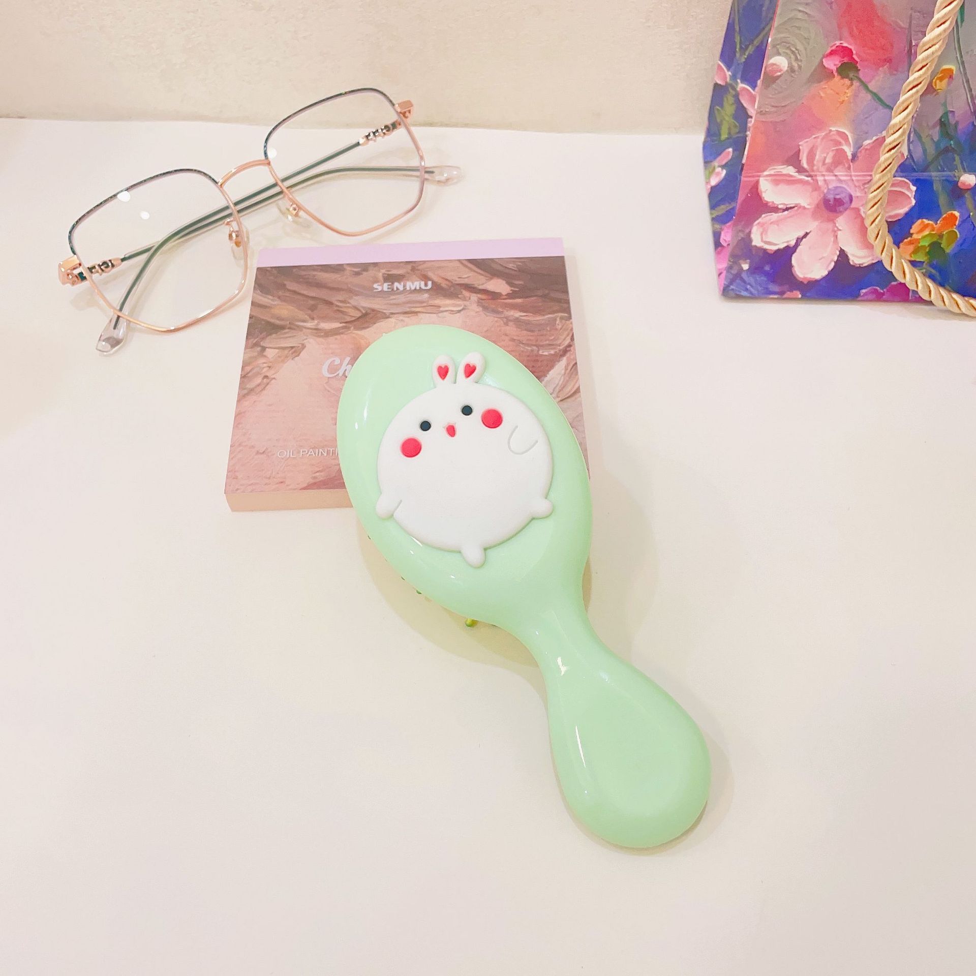 

Корейская милая массажная расческа с воздушной подушкой для девочек, дорожная портативная мини-расческа для волос с цветком, мультяшная повседневная необходимость, расческа для укладки