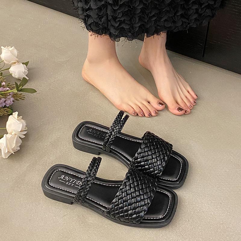 

European and American large-size square head one-word woven fashion sandals summer new independent station beach slippers women s versatile 35