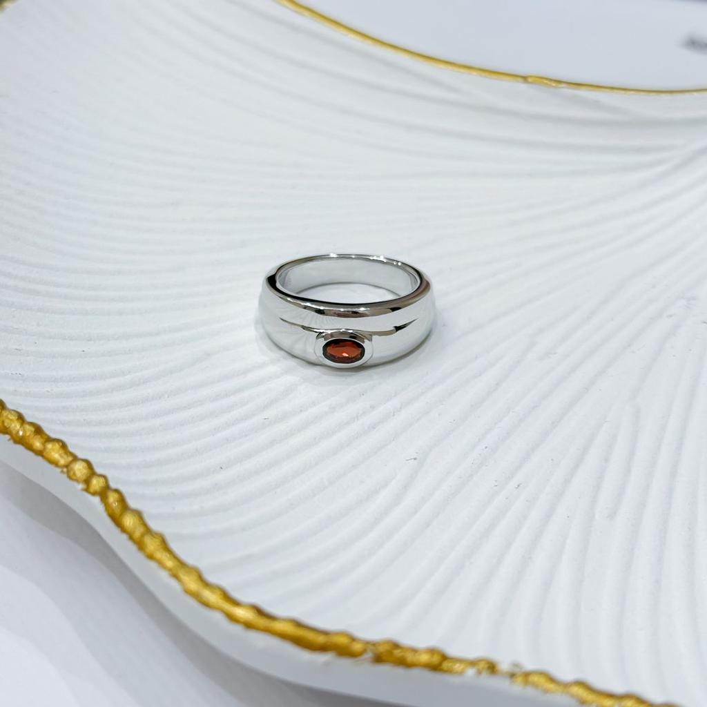 Серебряное кольцо с натуральным гранатом 0.6ct, вес изделия 5,42 гр (2171553)