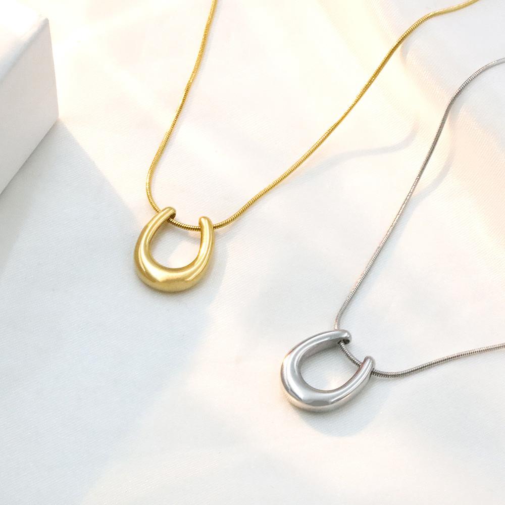 Niche Design Stainless Steel U-Shaped Pendant Necklace Women'S Versatile 18K Gold Horseshoe Collarbone Chain Jewelry