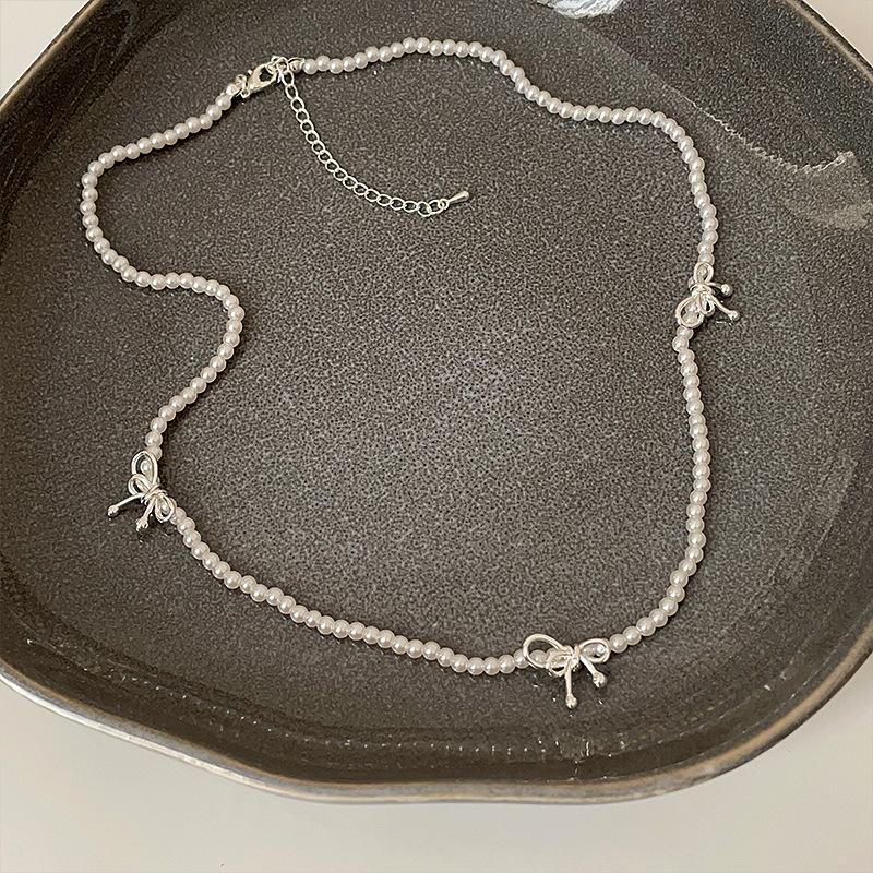 Simple High-End Pearl Bow Necklace Women'S French Retro Light Luxury Elegant Fashion Versatile Neck Chain Collarbone Chain