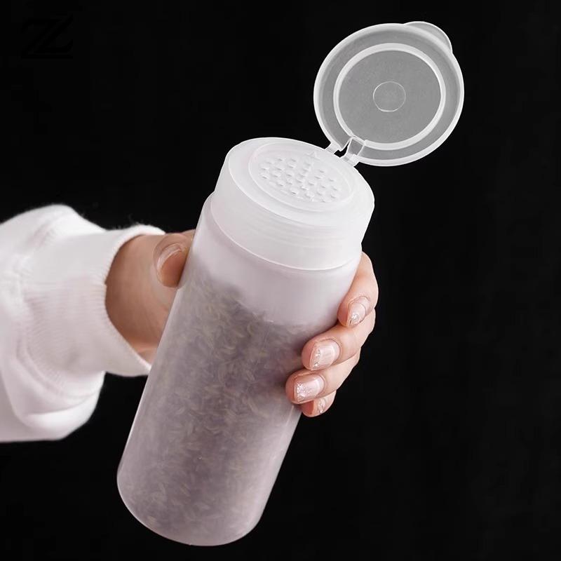 Klarer 400/600ml Gewürzbehälter aus Kunststoff mit Streudeckeln für bequemes Würzen in der Küche