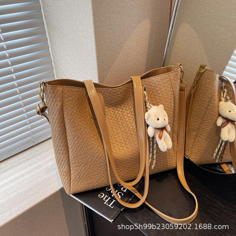 

Retro woven pattern large capacity casual new simple fashion solid color tote underarm shoulder bag хаки