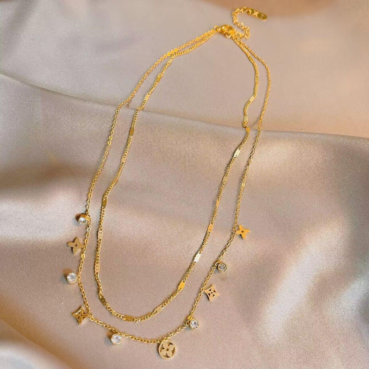 

Exquisite French Luxury Double Layer Little Flower Titanium Steel Necklace for Women