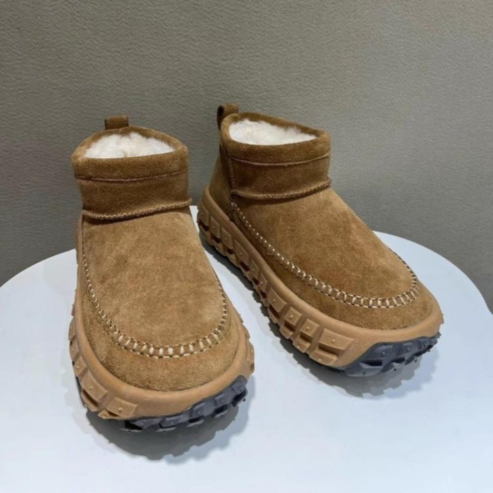 Fashion British Style Short Tube Snow Boots for Women in The Winter of With A Plush Tire Sole Design That Feels Comfortable and Warm