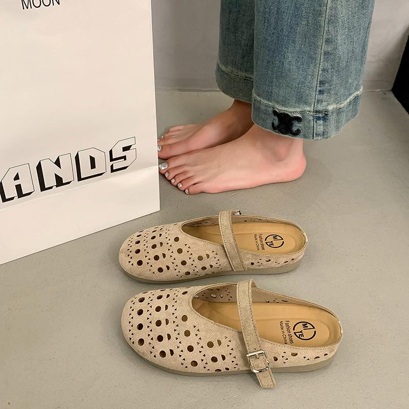 Retro niche design versatile Birkenstock slippers women's single shoes 2025 new stepping on shit soft sole hollow bag head sandals