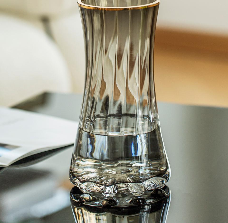 Elegant Small Glass Vase for Fresh Flowers - Perfect for Living Room or Dining Table Decor