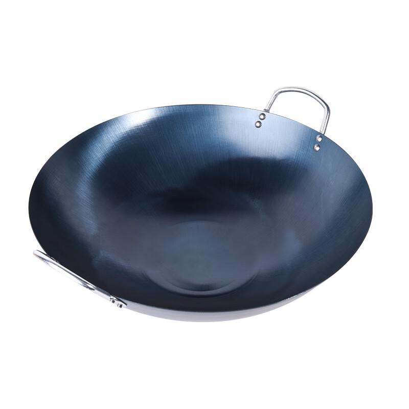 Eingebrannter Wok aus feinem Gusseisen mit rundem Boden und Doppelgriffen